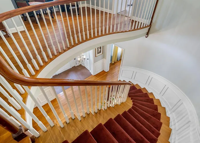 Beland Mansion-Blushing Rose Suite